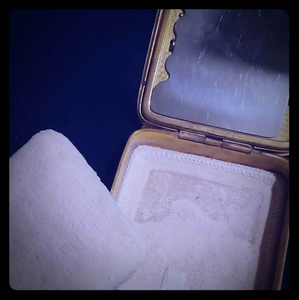 Vintage Bliss Makeup Compact